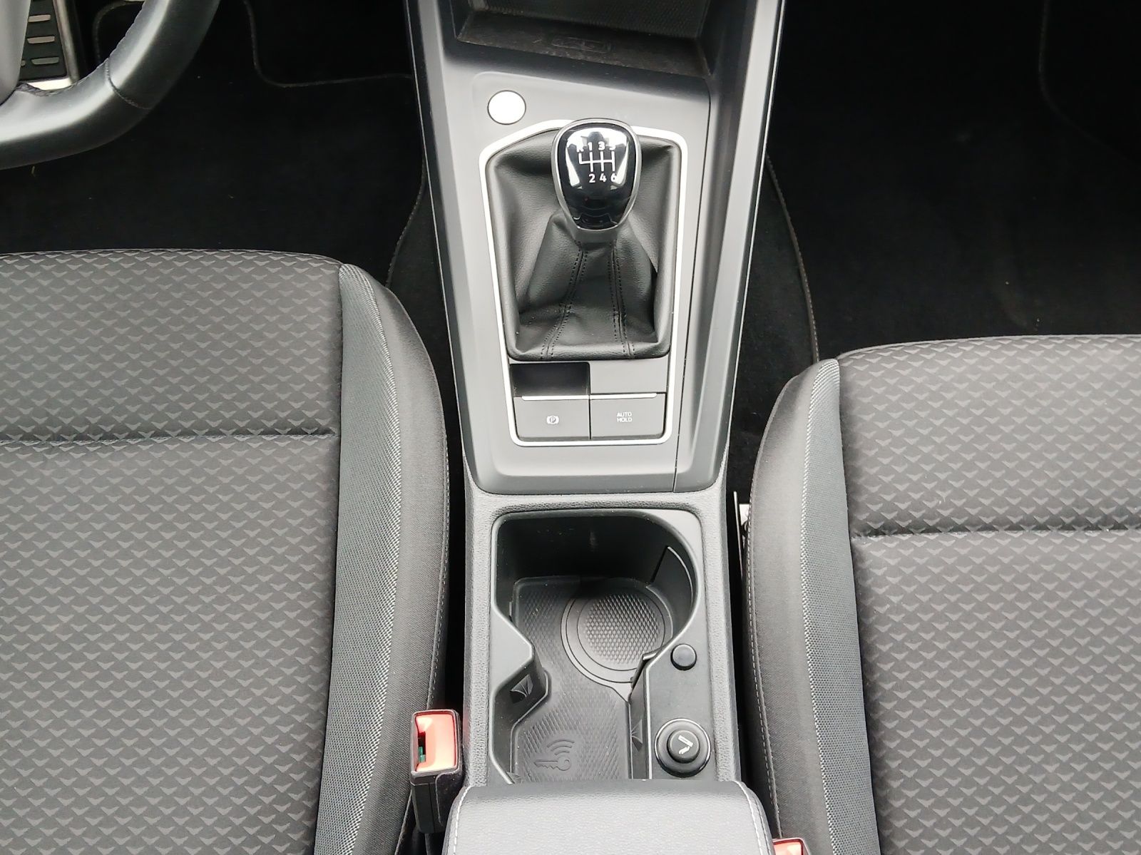 Fahrzeugabbildung Volkswagen Golf VIII TSI Active Standhzg. LEDplus Navi AID