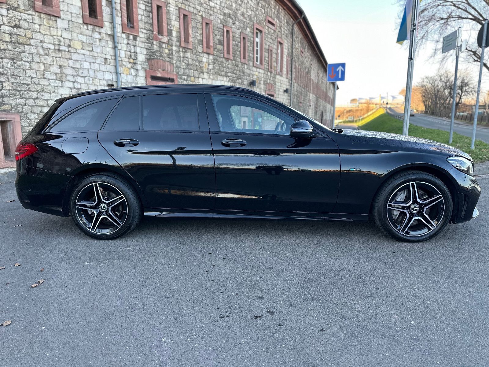 Fahrzeugabbildung Mercedes-Benz C 300 de T AMG LINE*MODELLJAHR 2020+LED+1.HAND*