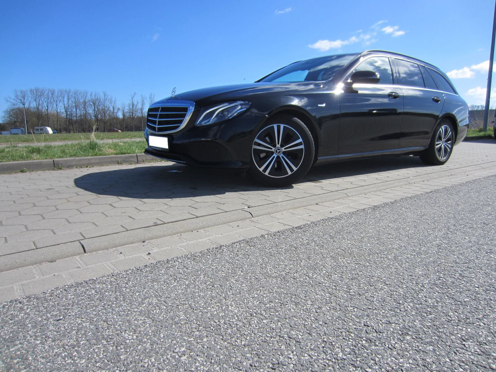 MERCEDES-BENZ E 220d T Autom. -SPORT STYLE