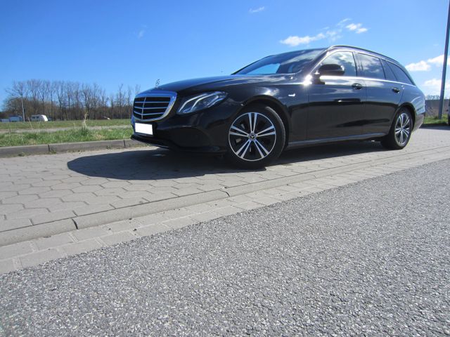 MERCEDES-BENZ E 220d T Autom. -SPORT STYLE