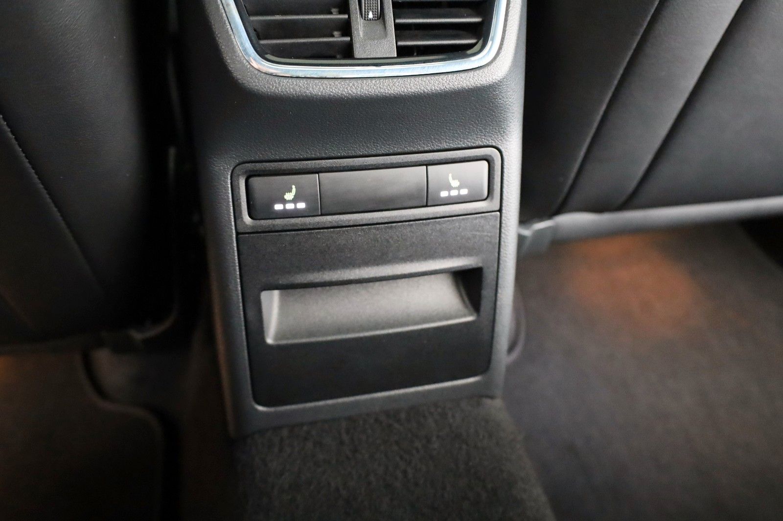 Fahrzeugabbildung SKODA Octavia Lim. RS,Leder,Navi,Bi-Xenon,SH,Panorama