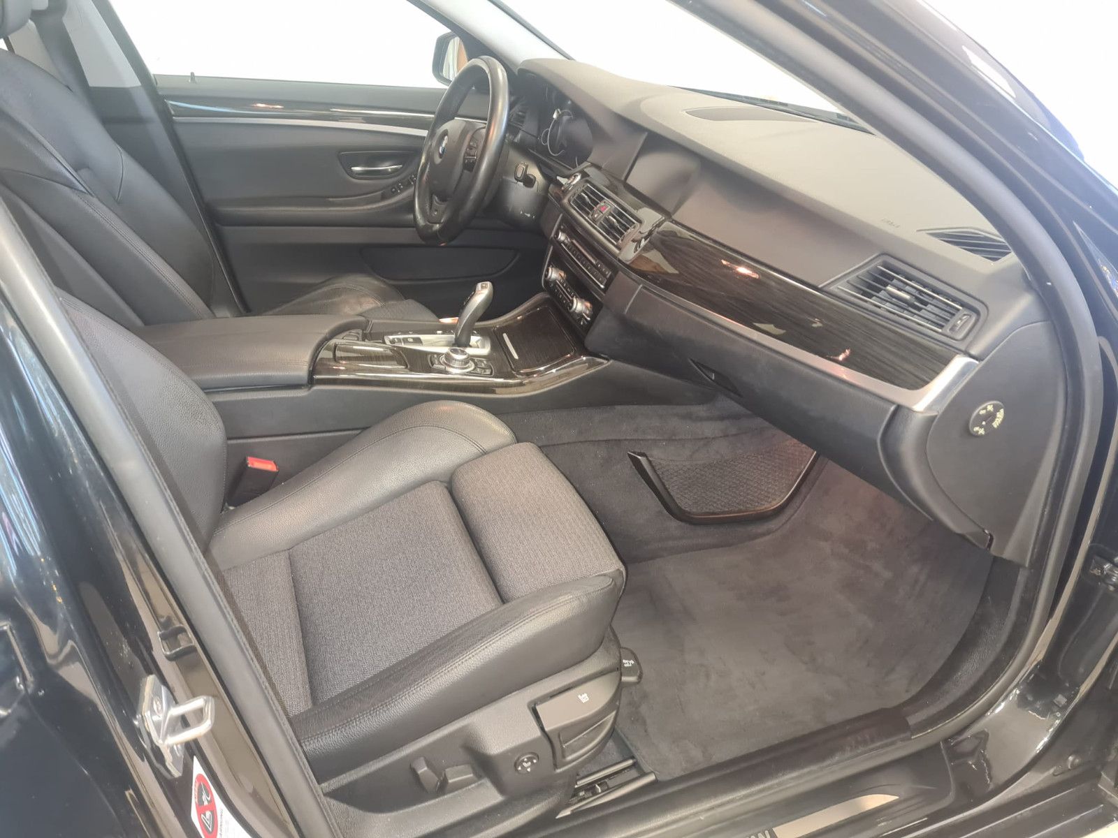 Fahrzeugabbildung BMW 530 Touring xDrive/TOP GEPFLEGT / AHK