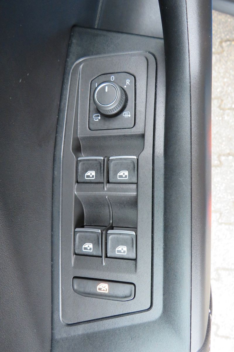 Fahrzeugabbildung Volkswagen T-Roc Style ACC APP MASSAGE SITZH. 17`KAMERA 1.H