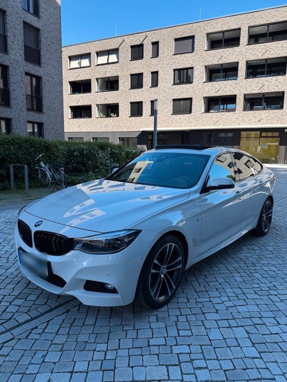Image of BMW 330 Gran Turismo
