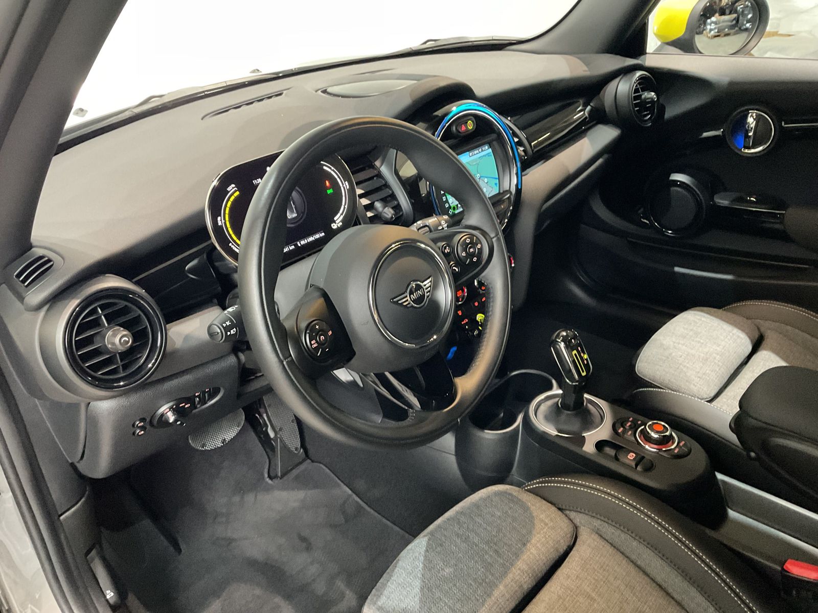 Fahrzeugabbildung MINI Cooper SE Trim M perfekter Cityflitzer