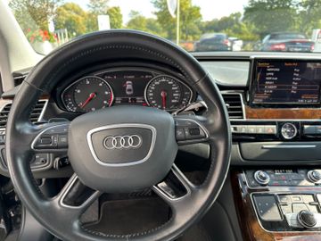Fahrzeugabbildung Audi A8 Lim 3.0 V6 TDI Lang DSG Navi RFK SHZ