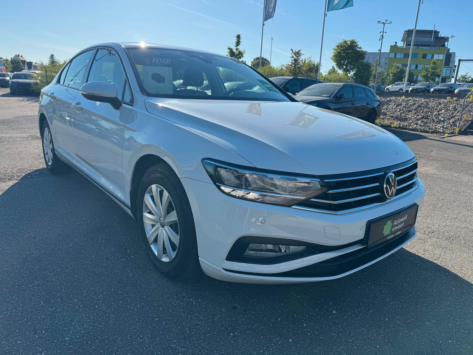 Volkswagen Passat Lim 2.0 TDI DSG ACC AHK KAM LED PDC eKLAP