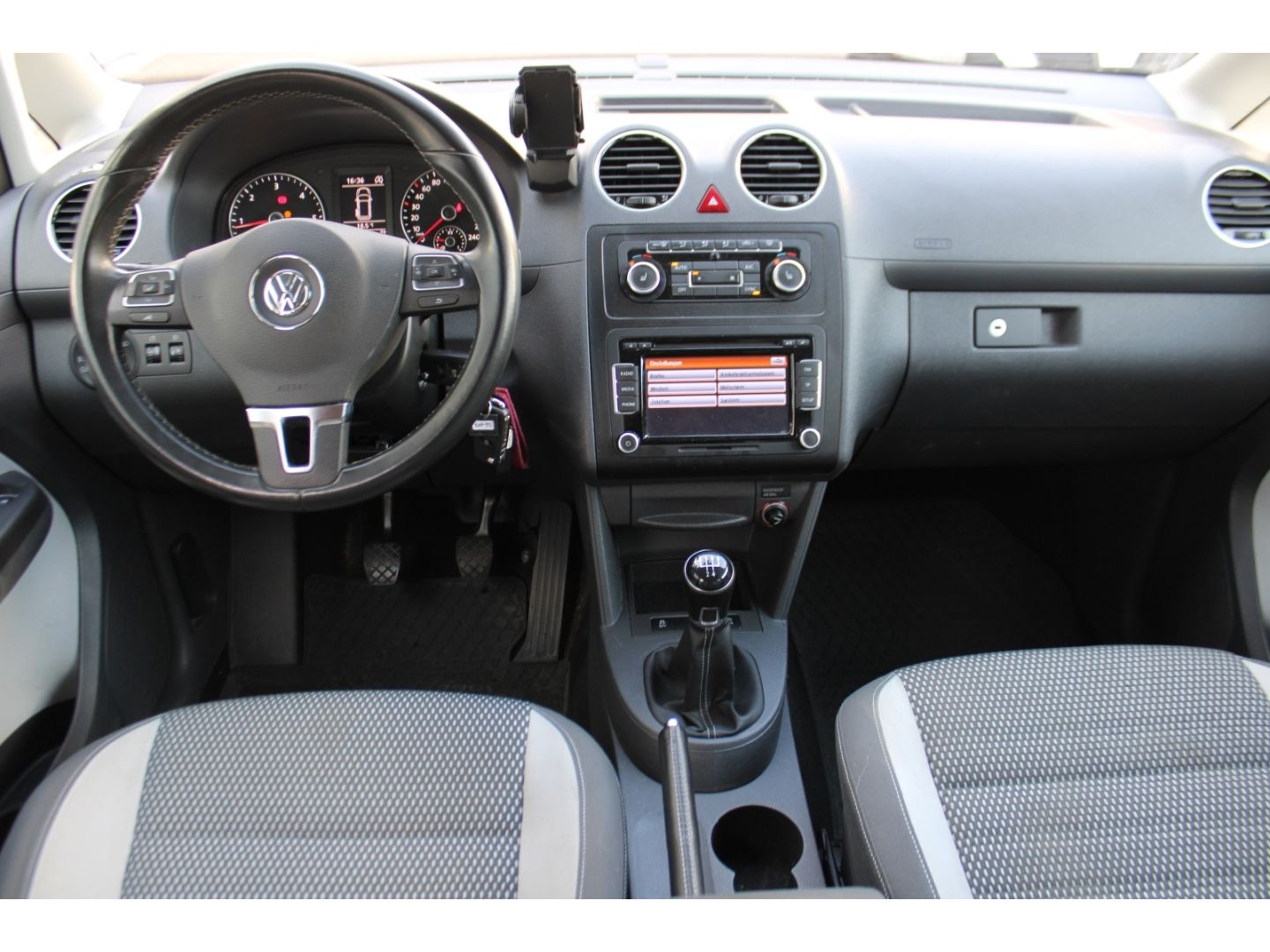 Fahrzeugabbildung Volkswagen Caddy Kombi Cross BMT AHK-abnehmbar Mehrzonenkli