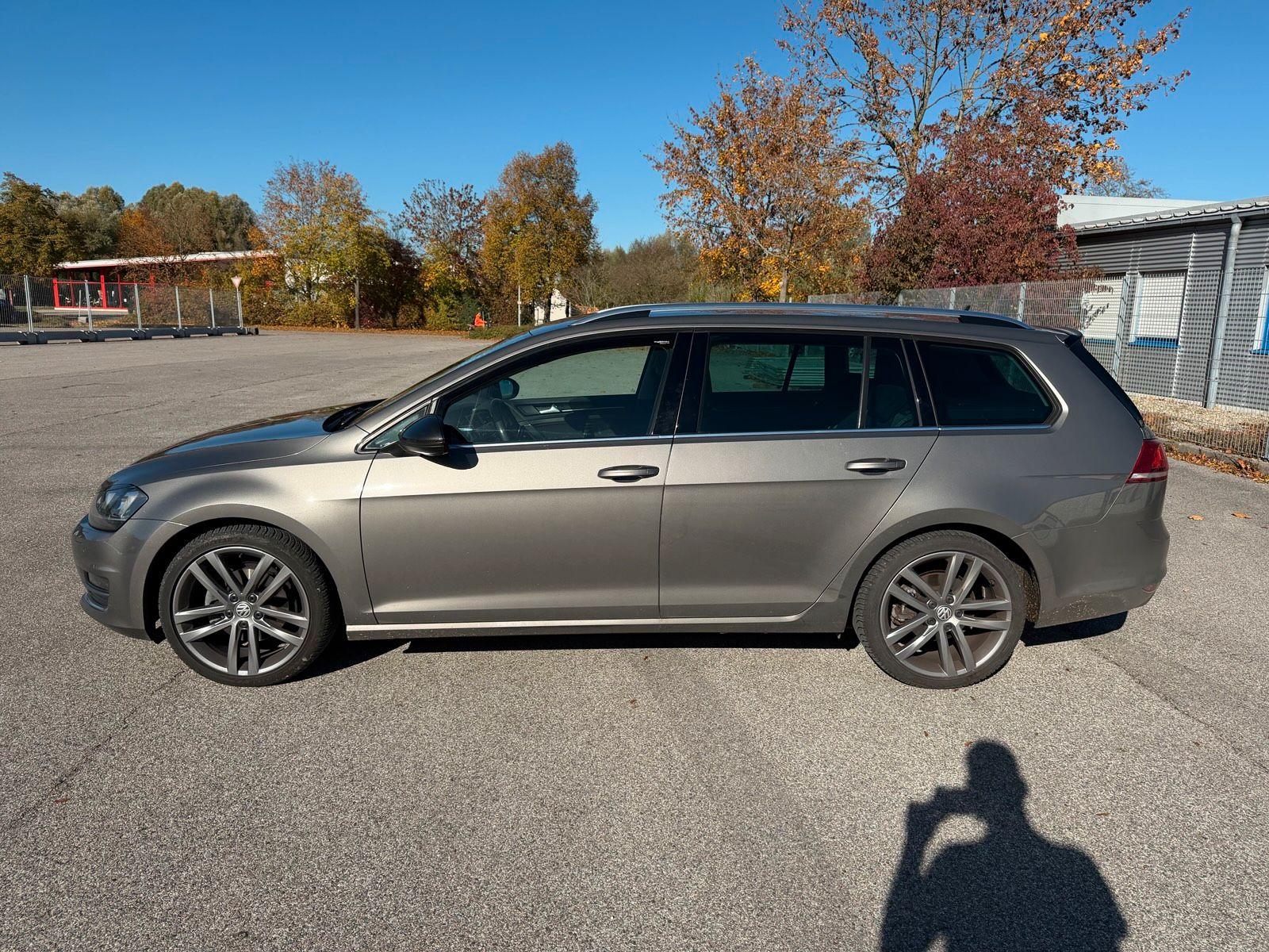 Volkswagen Golf 2014 — салон