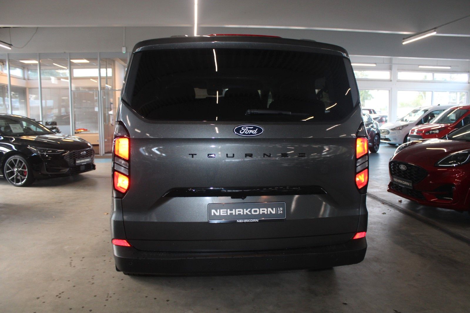 Fahrzeugabbildung Ford Tourneo Custom L1 TREND 8-Sitze LED NAVI CAM uvm