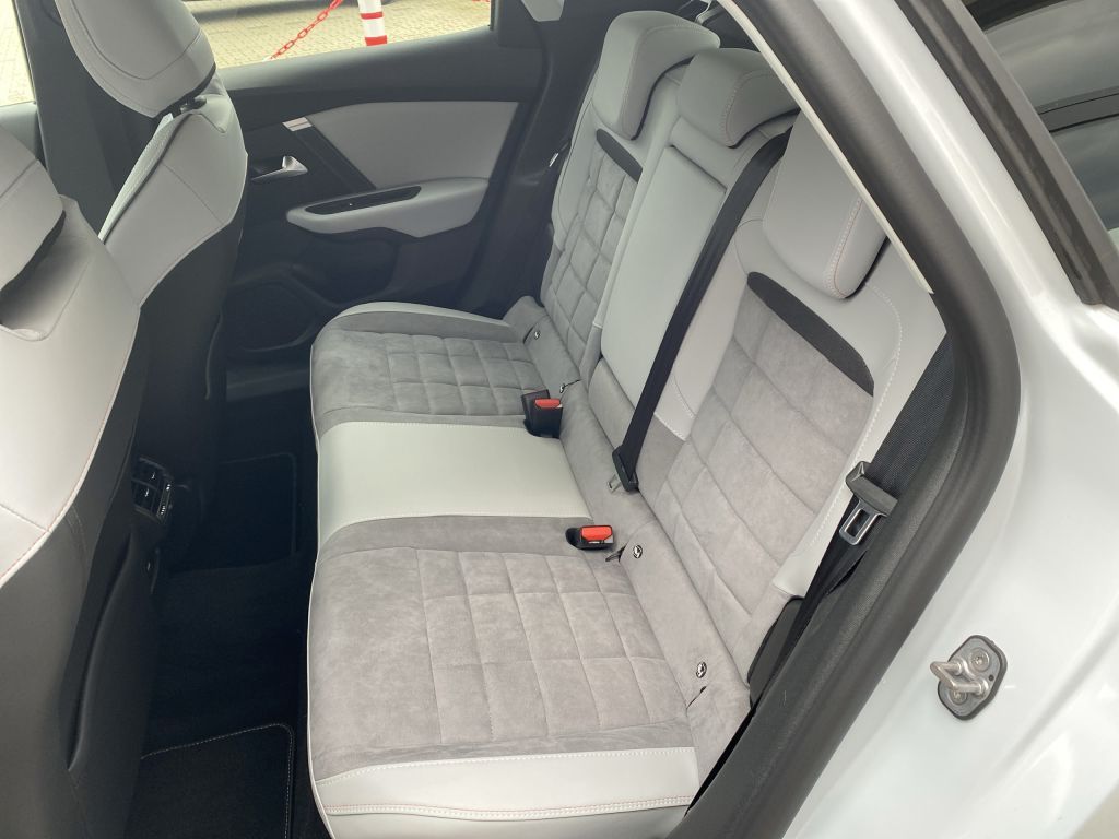 Fahrzeugabbildung Citroën C4 PureTech 130 *Automatik* MAX *360Grad Kamera*