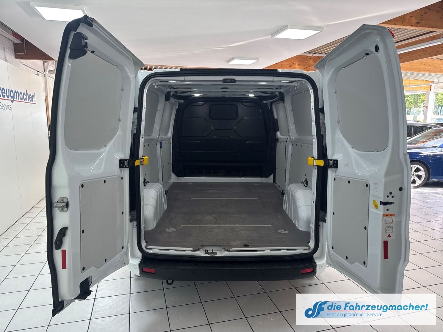 Fahrzeugabbildung Ford Transit Custom Kasten 320 L2 Trend 2.0 TDCi EU6d