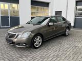 Mercedes-Benz E 200 Avantgarde Automatik Navi Sitzhz Temp PDC - gebrauchte Mercedes-Benz E 200 aus dem Jahr 2009