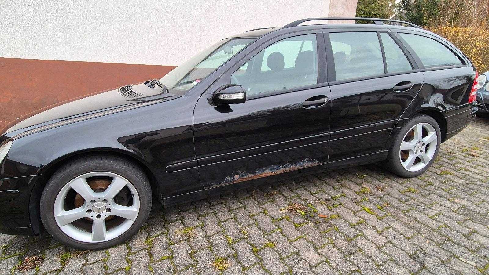 Mercedes-Benz C180 2006 — салон