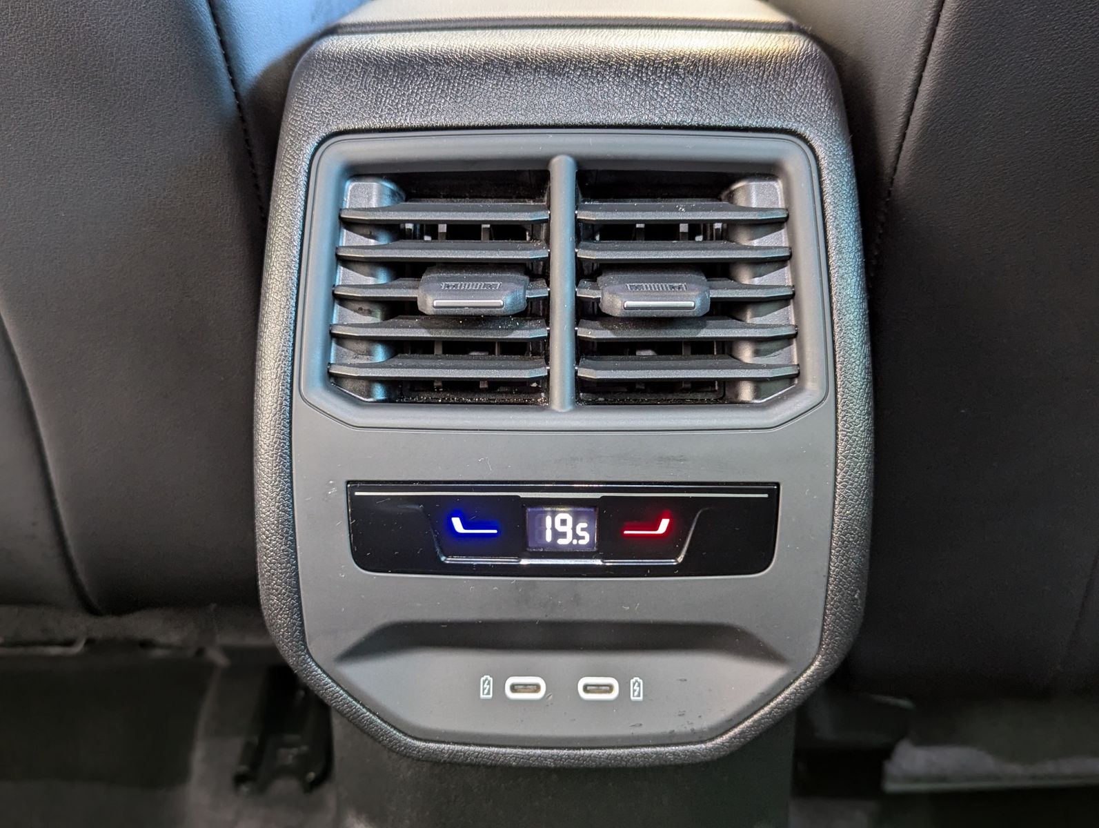 Fahrzeugabbildung CUPRA Leon 1.5eTSI DSG Matrix Cam Vision+ el. Heck AHK