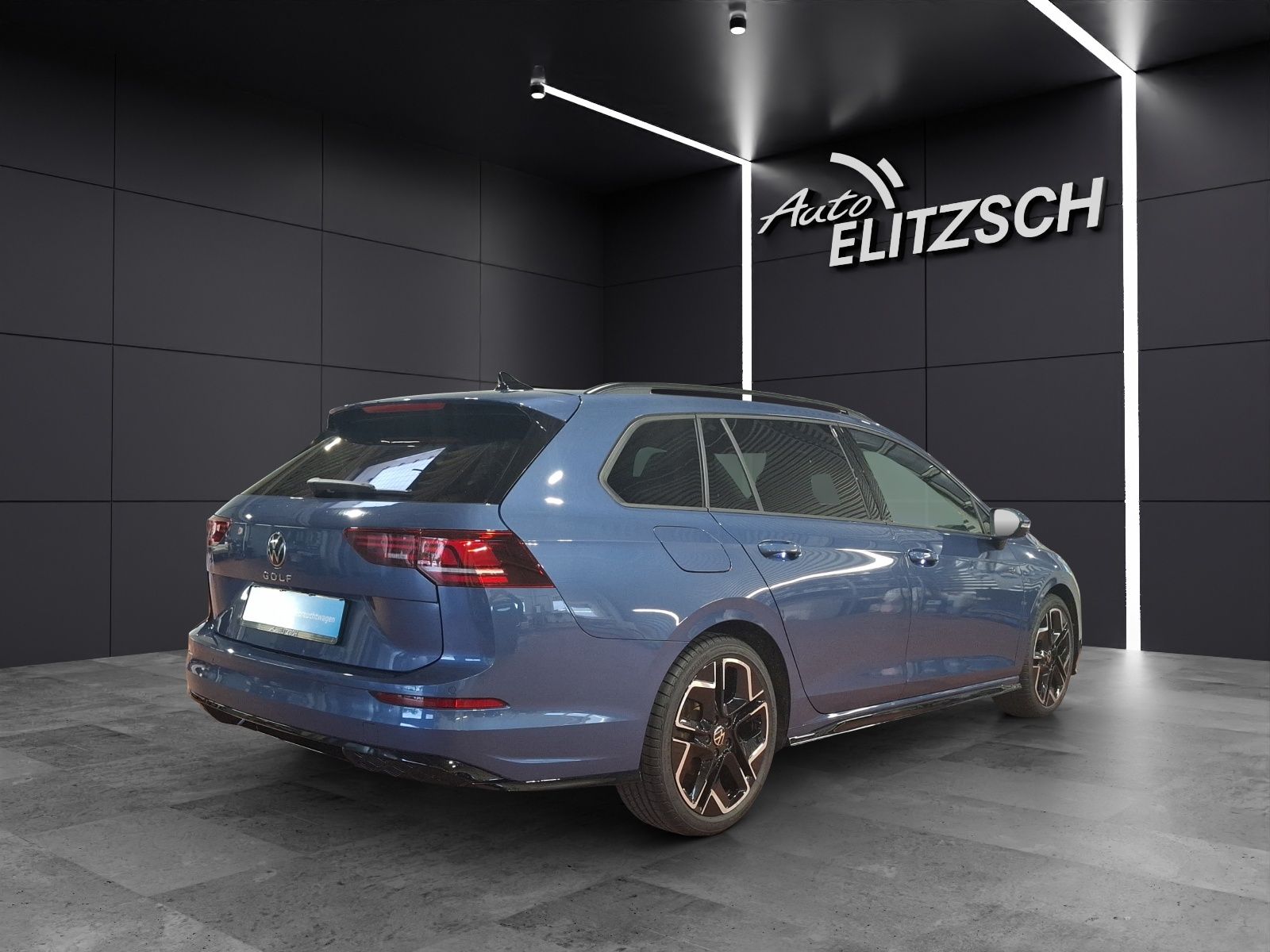 Fahrzeugabbildung Volkswagen Golf VIII Variant TSI R-Line Standhzg. LEDplus N