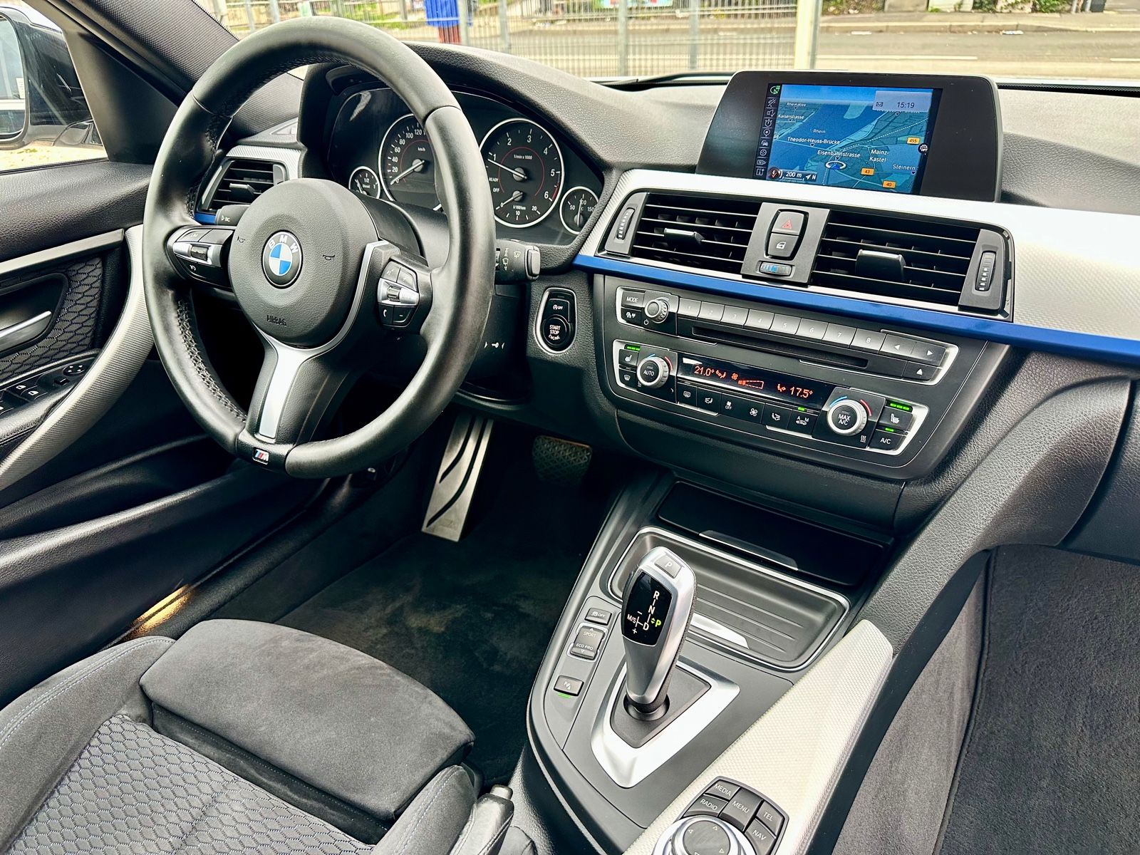 Fahrzeugabbildung BMW 318 d TOURING M SPORTPAKET*AUTOMATIK+AHK*