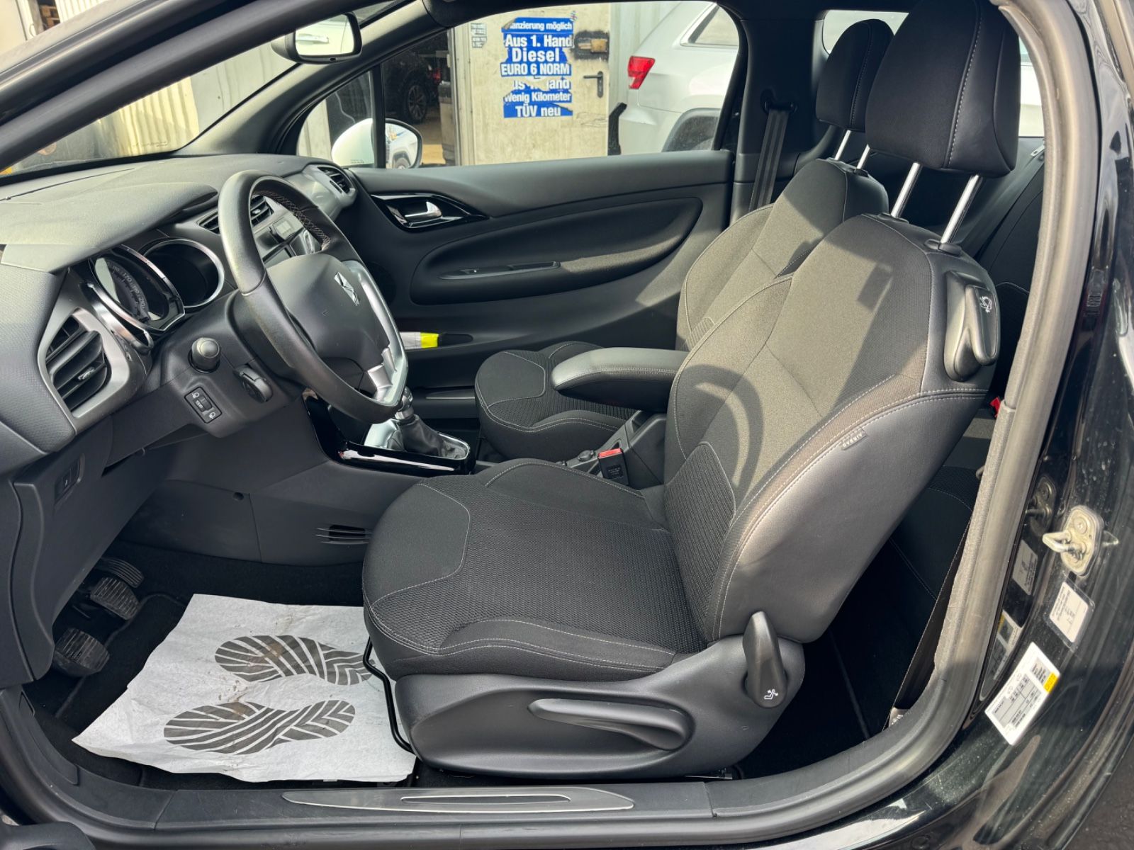 Fahrzeugabbildung Citroën DS3 TEMPOMAT LED PDC BII COLOR
