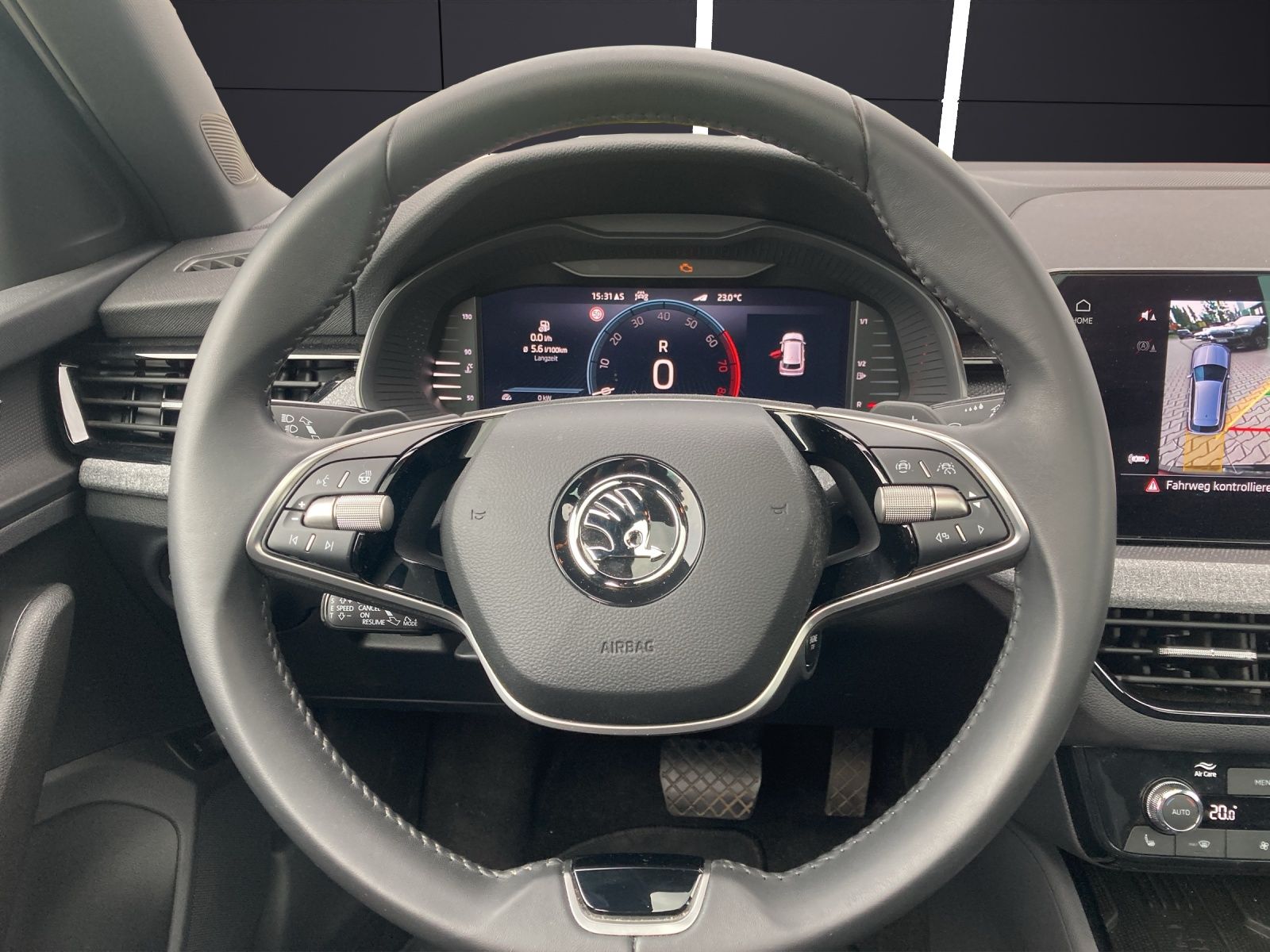Fahrzeugabbildung SKODA Kamiq TSI Selection DSG Matrix Navi Pano AID ACC