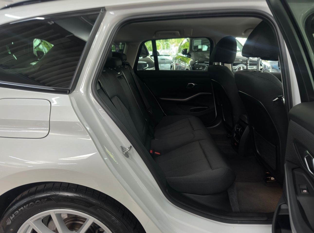 BMW 318d Touring Wenig km + Park Assist + DA Assist foto 19