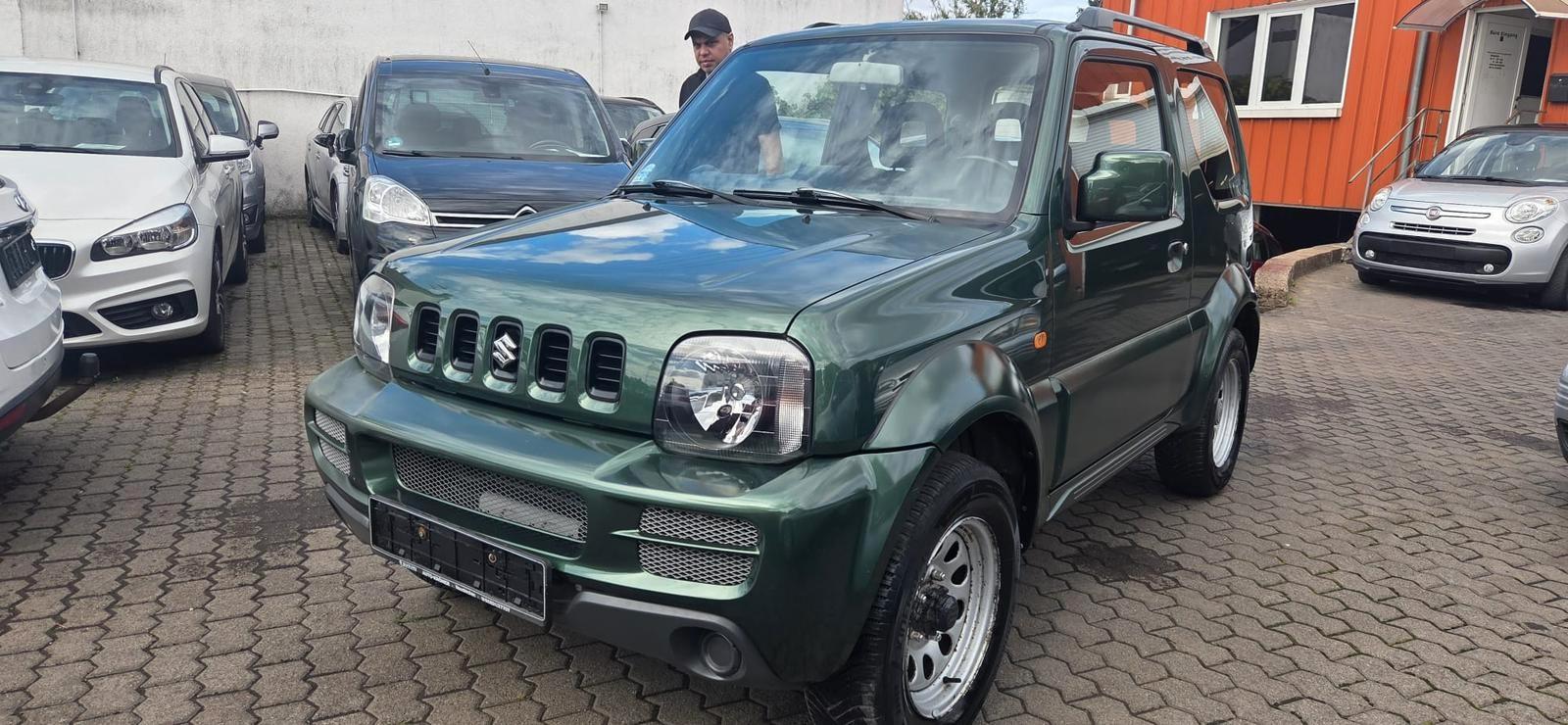 Suzuki Jimny 2009 — rear view