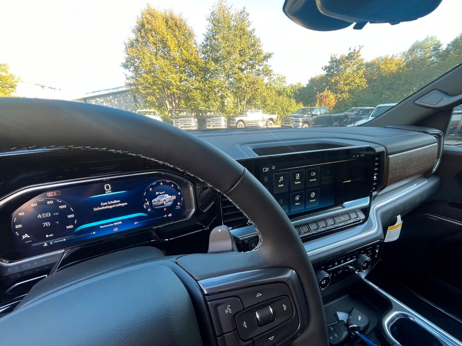 Vehicle photo 13