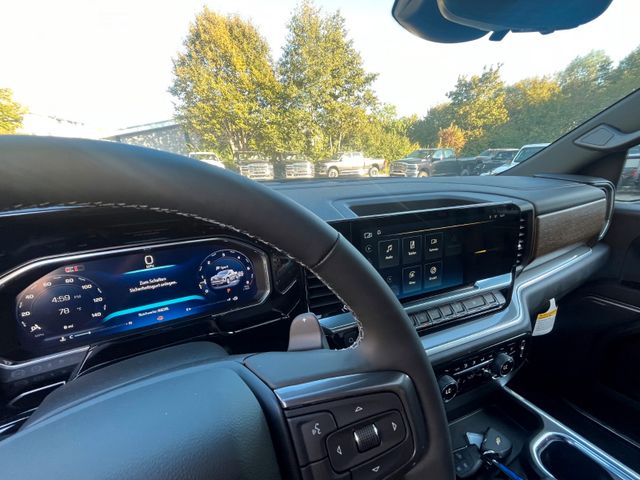 Vehicle photo 13
