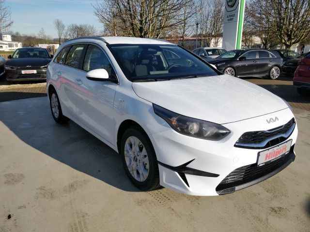 Kia CEED_SW 1.5T 140 VIS STD AHK NAVI RFK SITZHZ