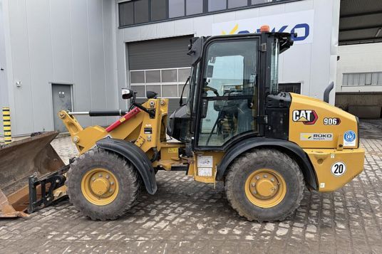 CAT 906 M