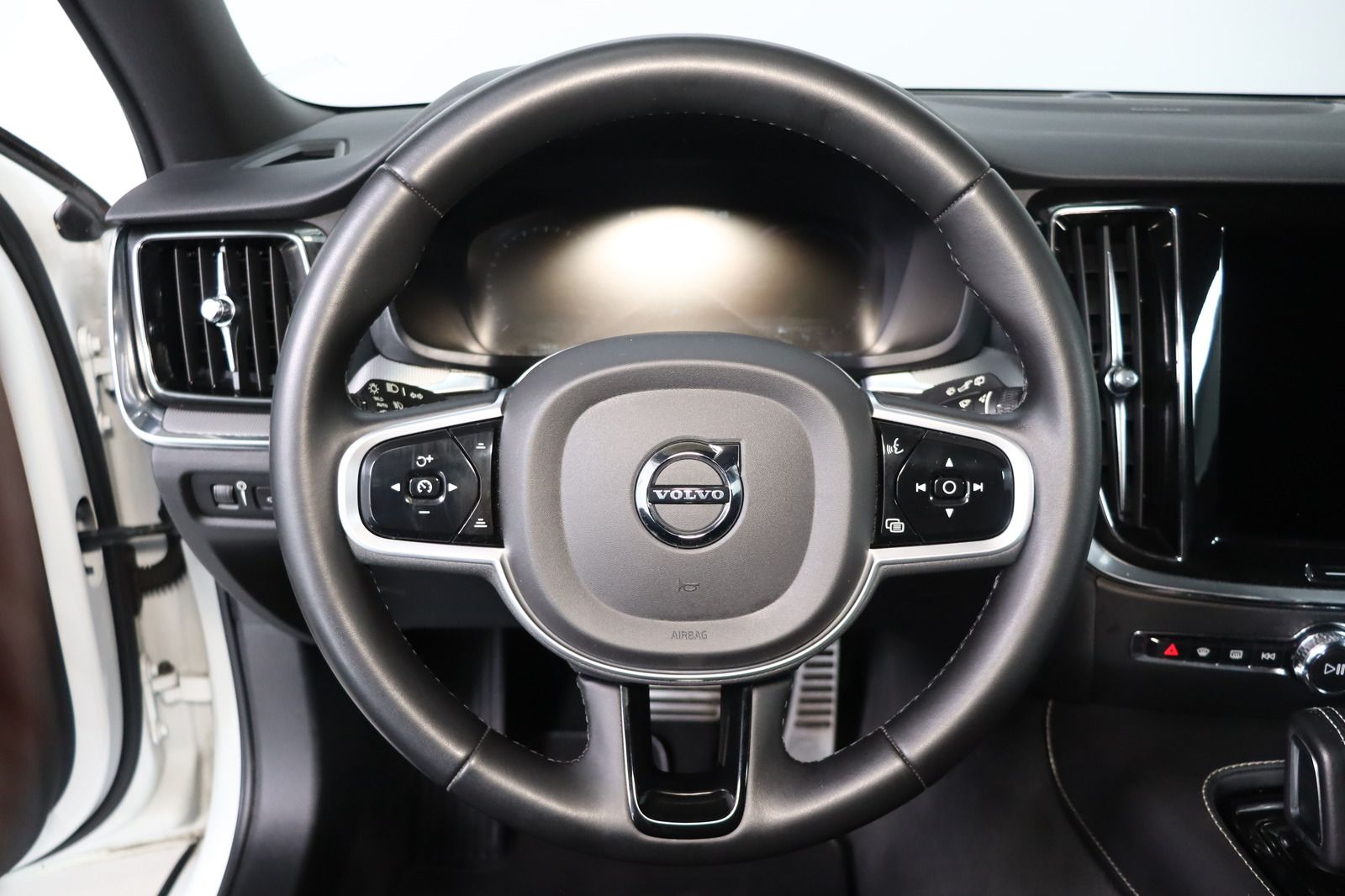 Fahrzeugabbildung Volvo V60 Kombi T8 R-Line AWD Recharge R Design Rechar