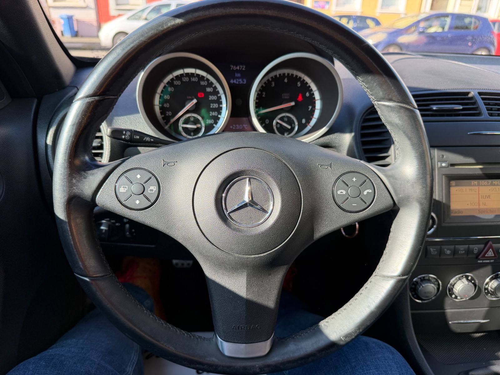 Fahrzeugabbildung Mercedes-Benz SLK 200 Kompressor 18 ZOLL LEDER AIRSCARF TEMPOM