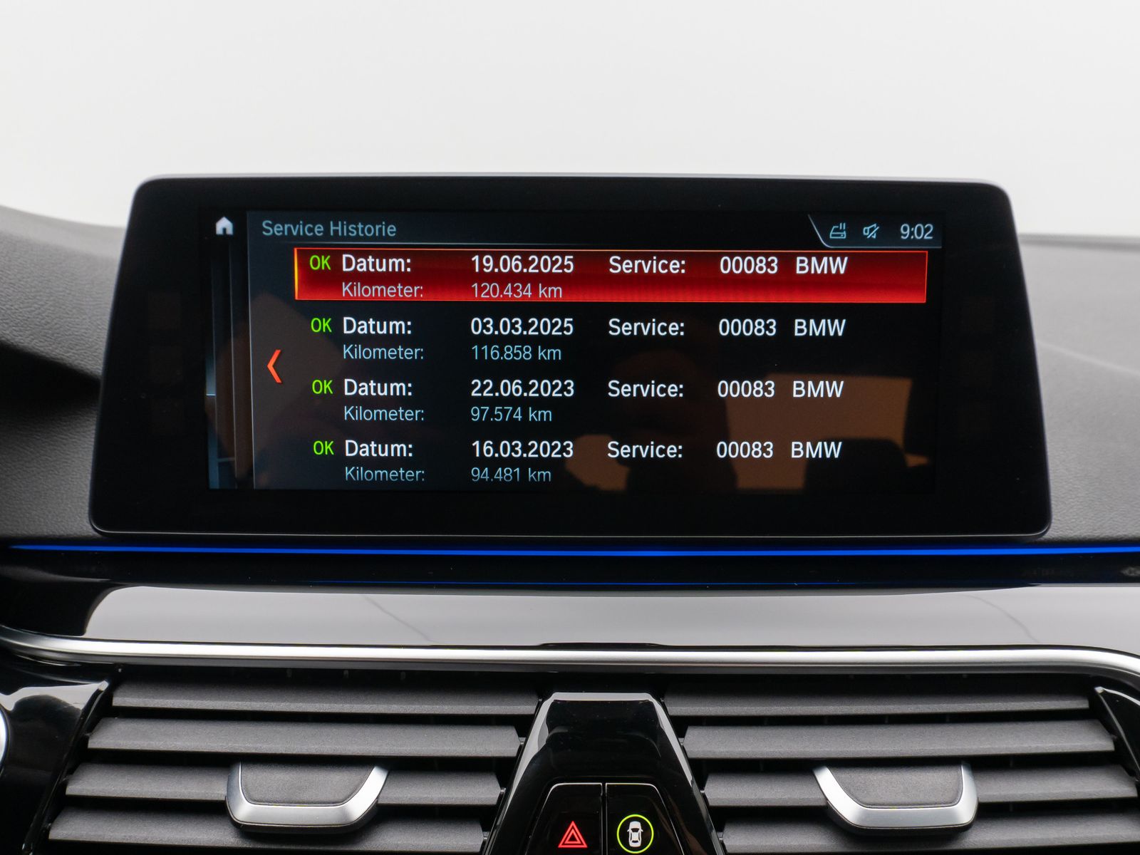Fahrzeugabbildung BMW 530e iP Sport Line 360°HUD HiFi SoftCl Komfort