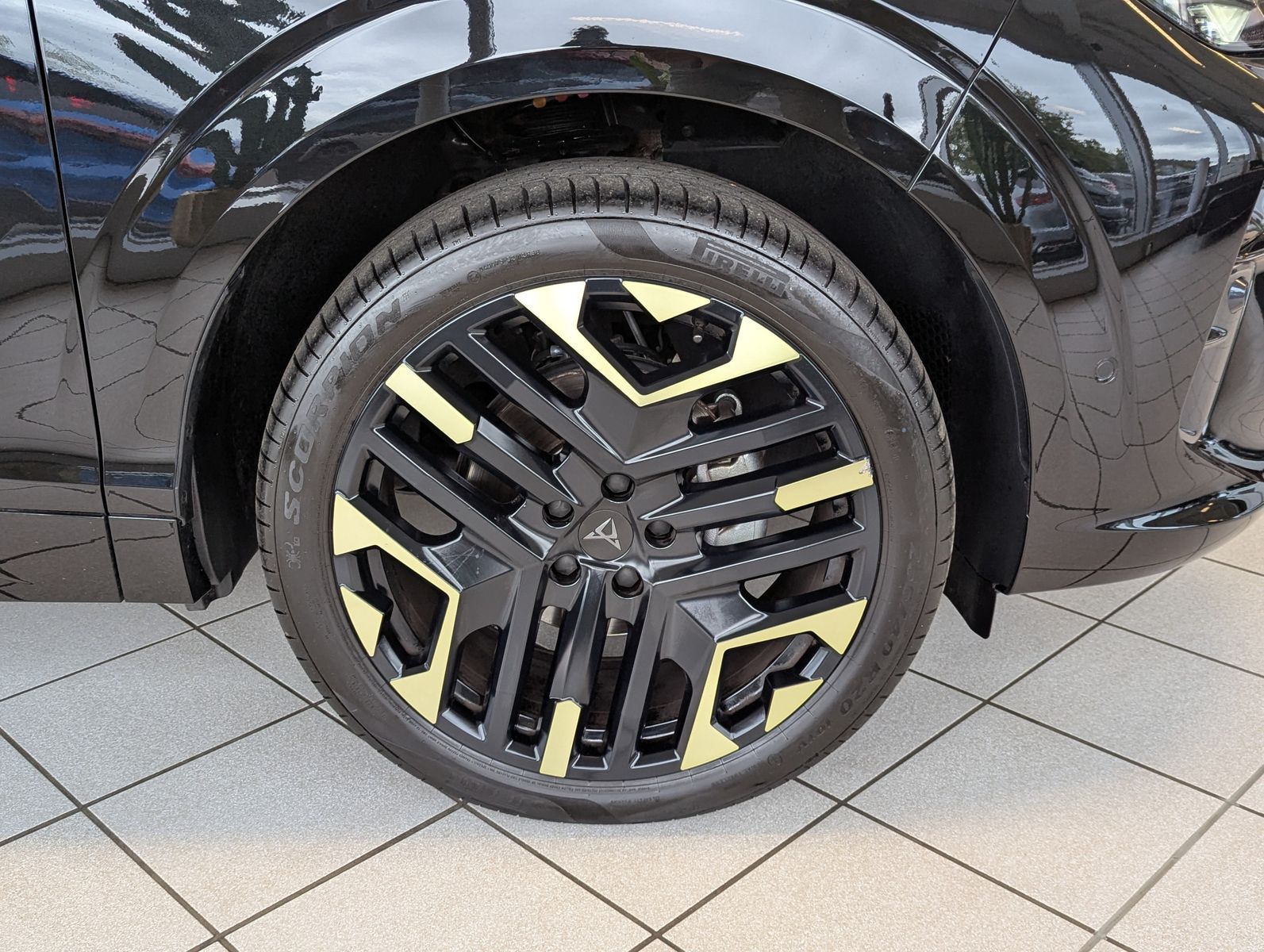 Fahrzeugabbildung CUPRA Terramar 1.5 TSI Tribe Senn Pano Matrix HUD AHK