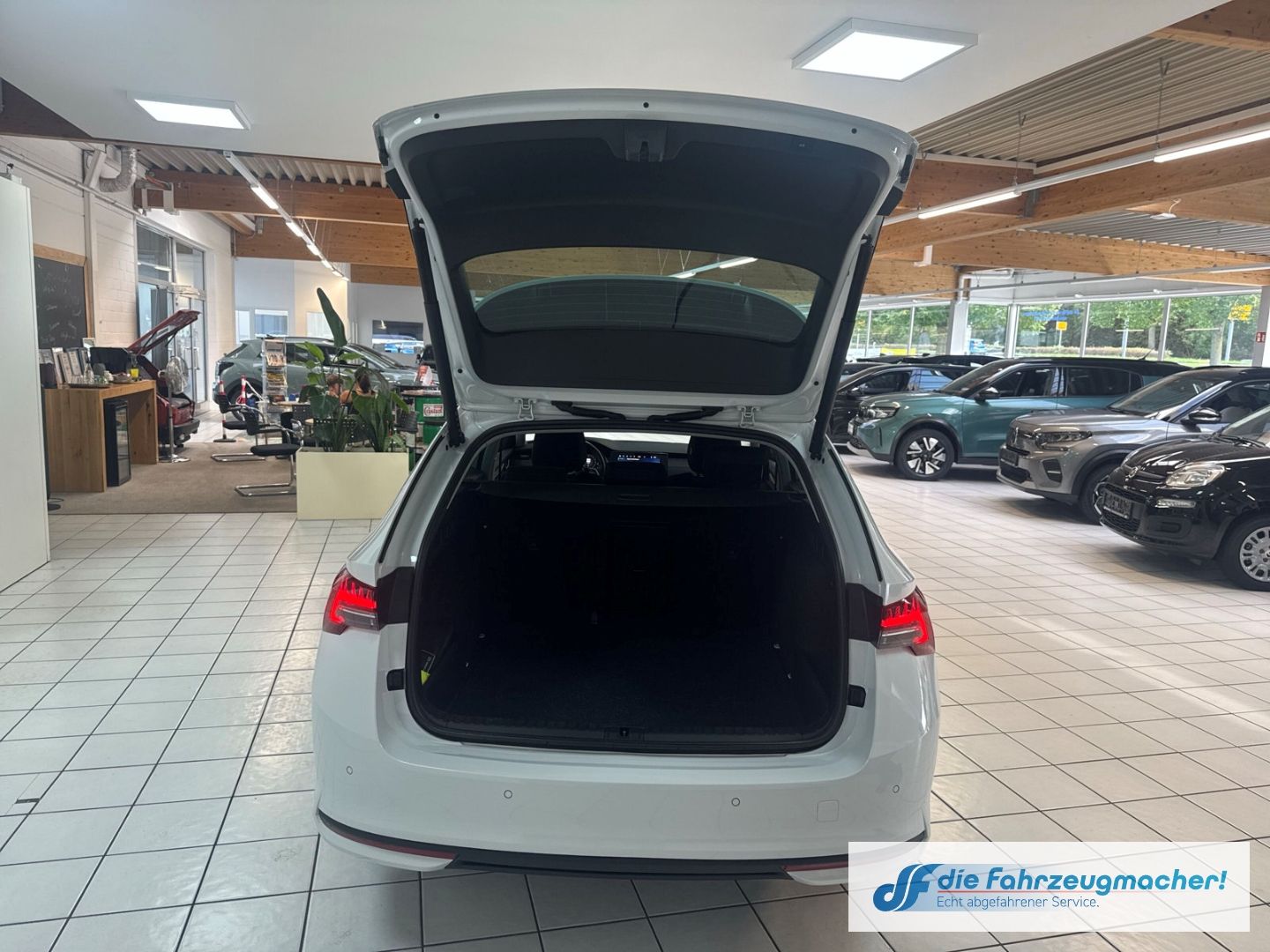 Fahrzeugabbildung SKODA Octavia Combi 1.5 TSI mHEV 85 kW Selection Navi
