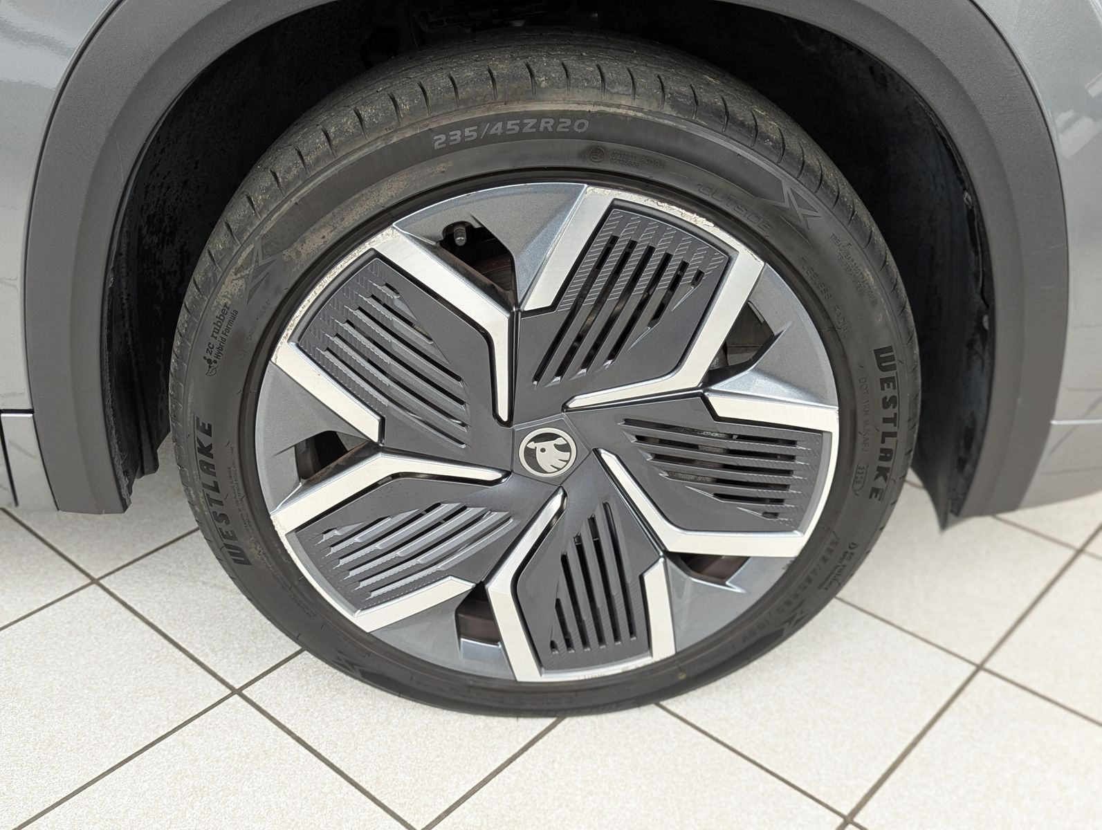 Fahrzeugabbildung SKODA Kodiaq 2.0 TDI Sportline 7-Sitze ACC Memory 20"