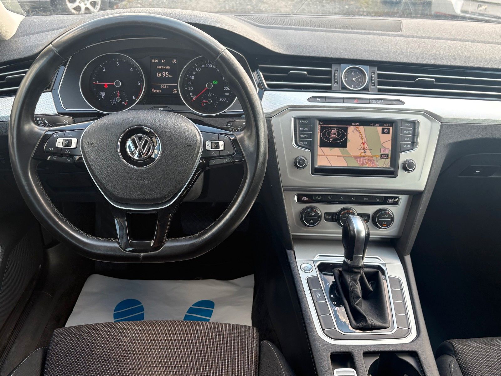 Fahrzeugabbildung Volkswagen Passat Variant 2.0 TDI DSG Navi ACC SPORTSITZE