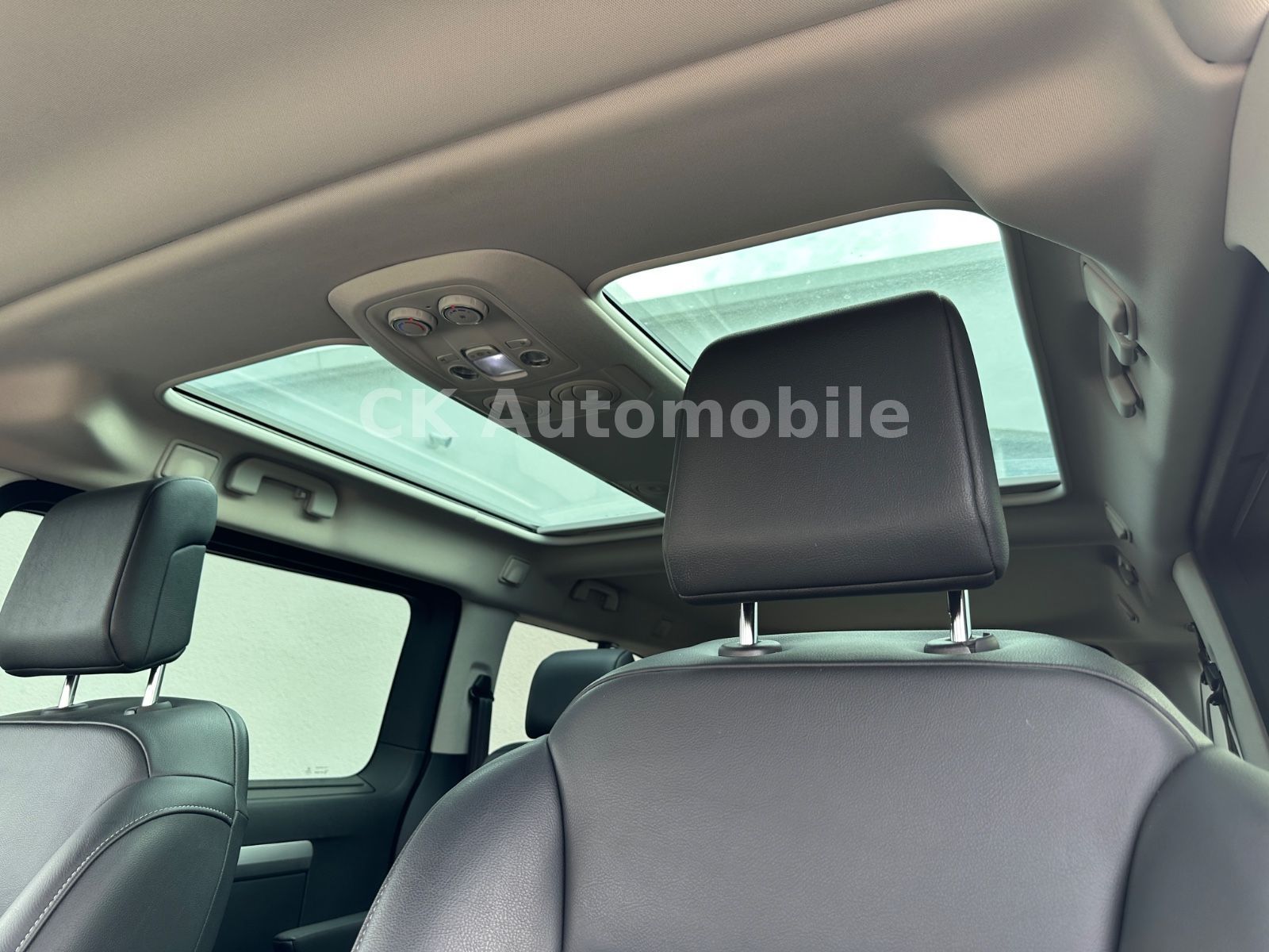 Fahrzeugabbildung Opel Zafira Life Elegance L/7 Sitze/Navi/Pano/LED/AHK