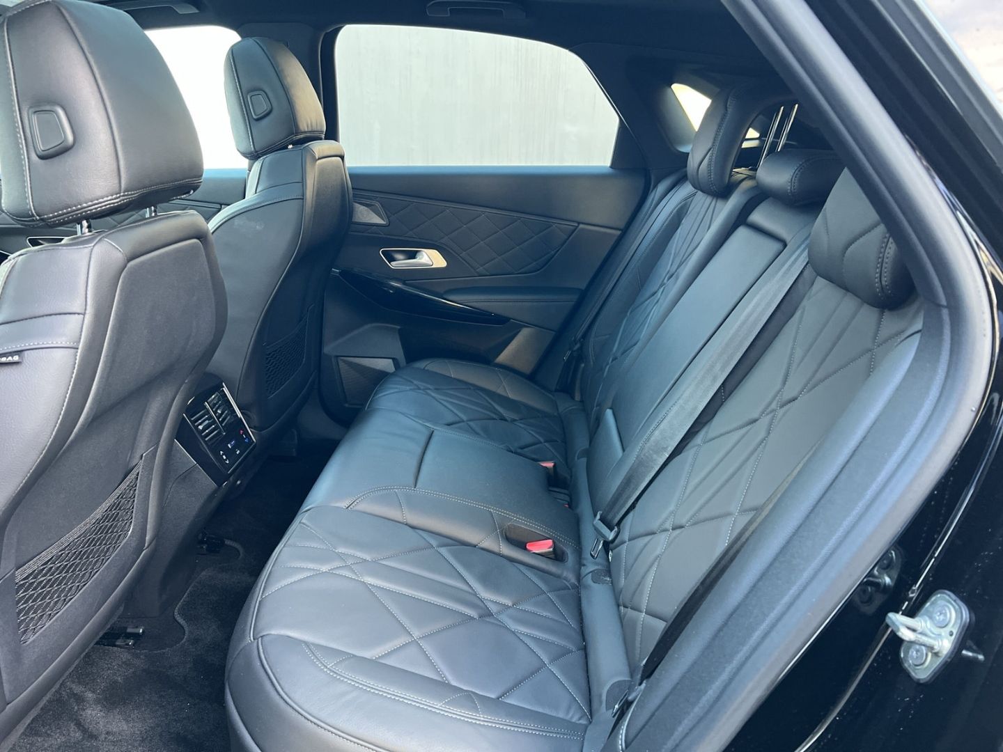 Fahrzeugabbildung DS Automobiles DS7 Crossback E-TENSE 1.6