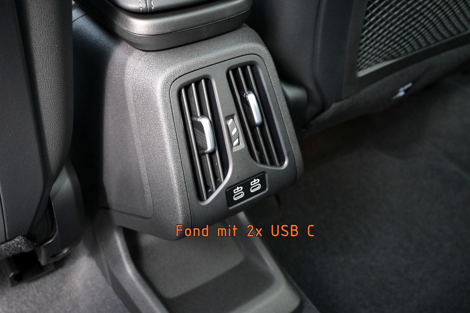 Fahrzeugabbildung BMW 223d xDr Active Tourer Luxury °ACC°HUD°PANO°360°