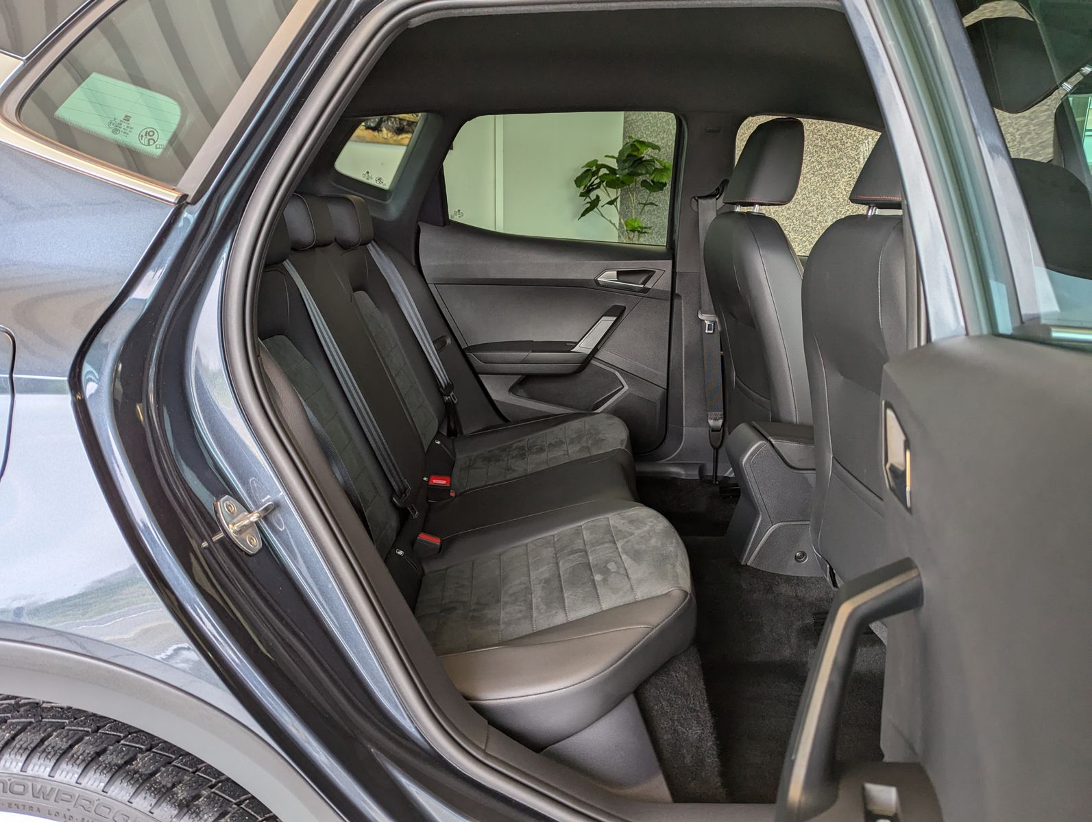 Fahrzeugabbildung SEAT Arona 1.0 TSI FR DSG LED Dinamica ACC AHK Kamera
