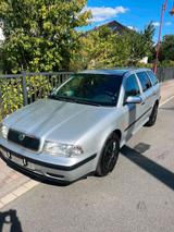 Skoda Octavia Kombi GLX 1,6 Anhängerkupplu... - gebrauchte Skoda Octavia aus dem Jahr 2000