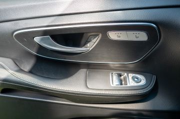 Fahrzeugabbildung Mercedes-Benz V 300 4MATIC|360°|AHK|SHZ|PANO|SPUR|TOTW.