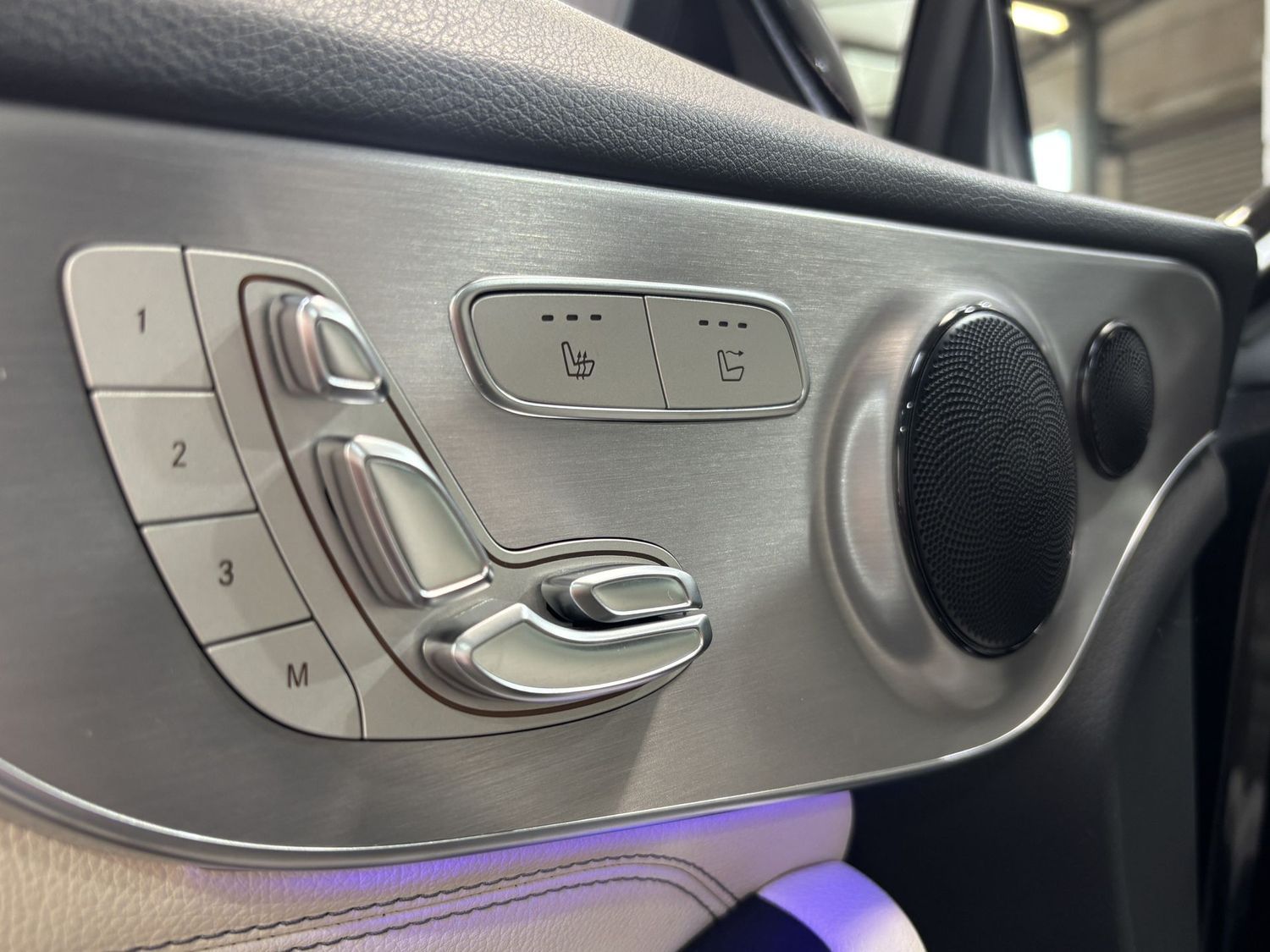 Fahrzeugabbildung Mercedes-Benz C 180 AMG Night#LED#Leder#Airscarf#Memory#Kamera
