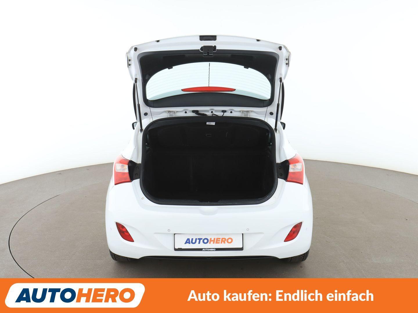 Hyundai i30 1.4 Comfort *NAVI*TEMPO*PDC*SHZ*ALU*KLIMA*
