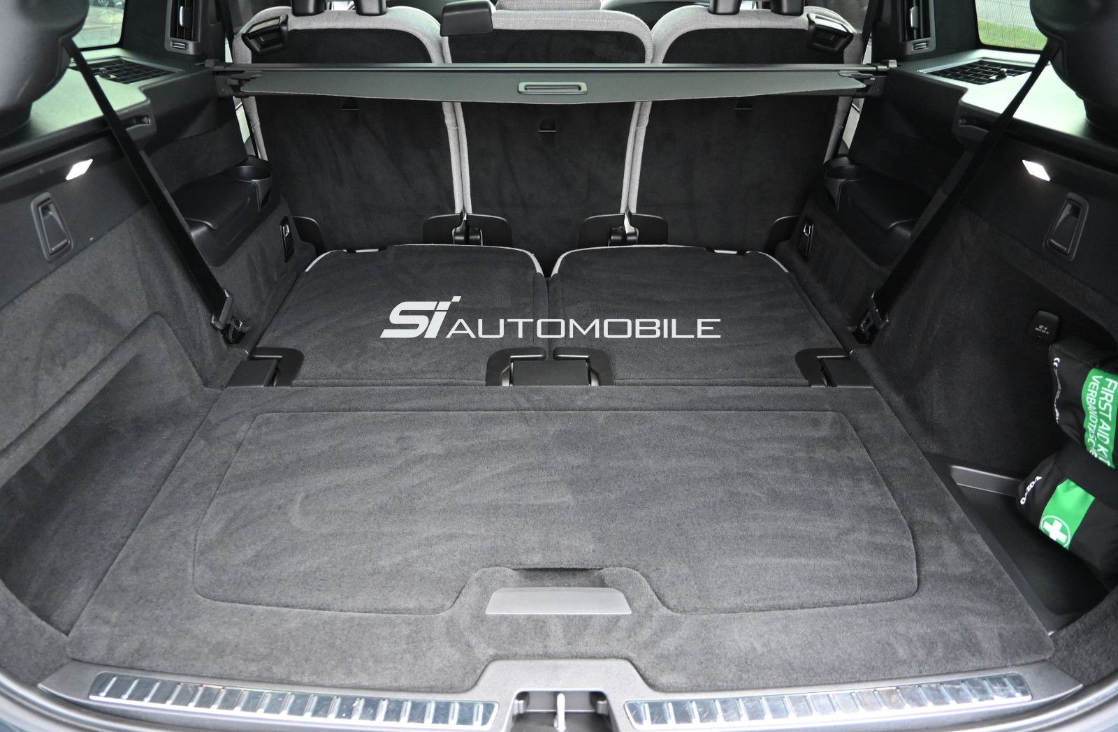 Fahrzeugabbildung Volvo XC90 T8 AWD Recharge Ultimate Dark °AHK°WOOL°