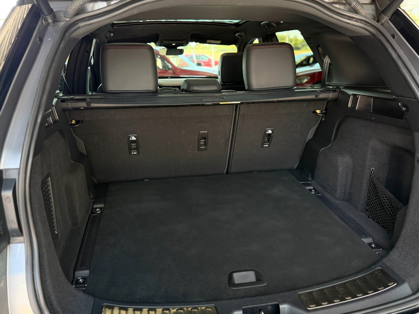 Fahrzeugabbildung Land Rover Discovery Sport 2.0 D 165 R-Dynamic SE AWD