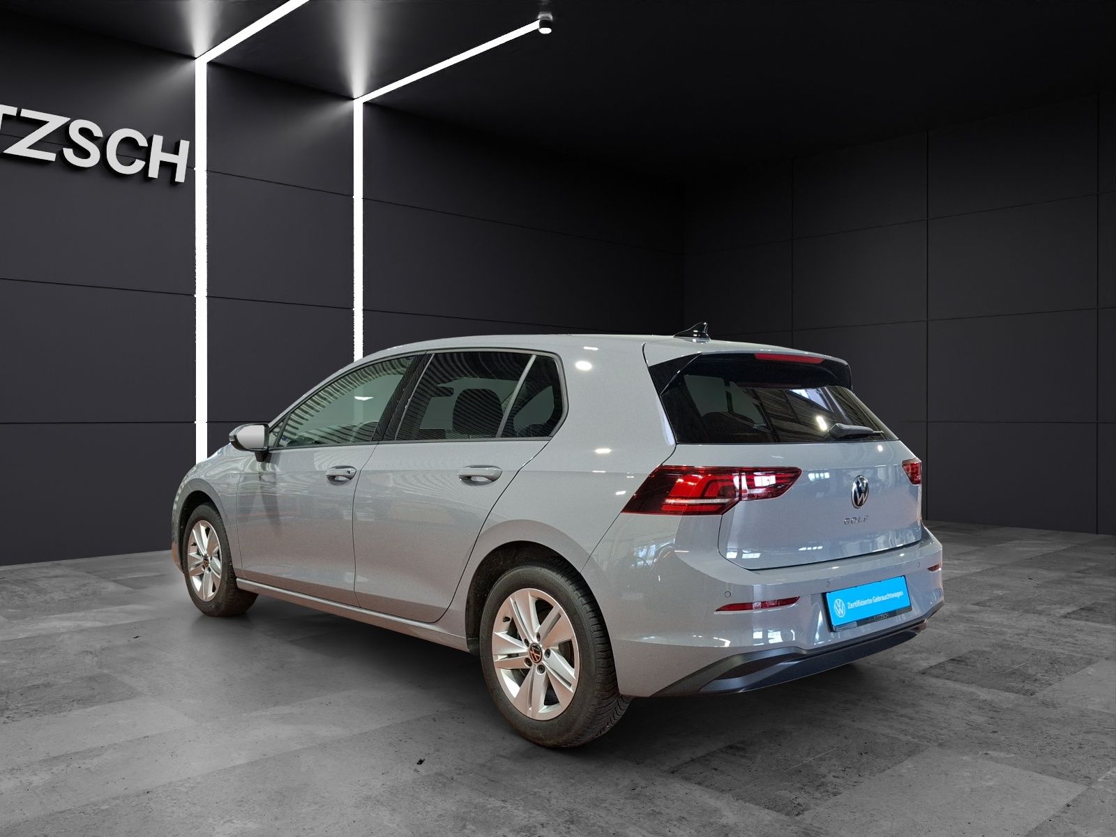 Fahrzeugabbildung Volkswagen Golf VIII TSI Life LED CarPlay AID ACC RFK SHZ