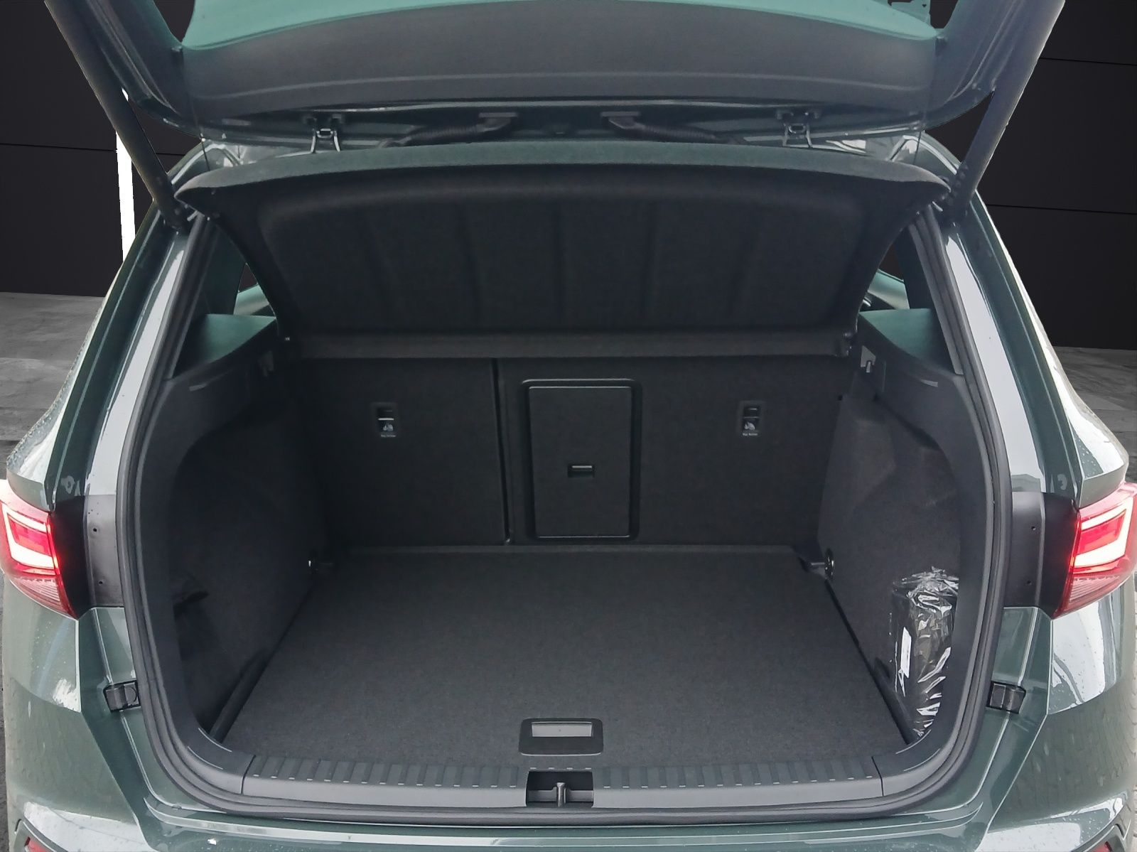 Fahrzeugabbildung CUPRA Ateca VZ 4Drive 2.0 TSI AHK Keyless Kamera