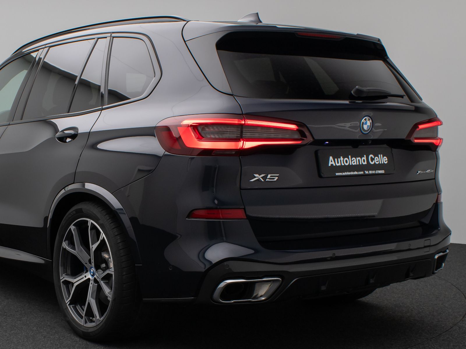 Fahrzeugabbildung BMW X5 xD45e M Sport Panorama 360°HUD HiFi NightVisi