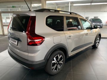 Fahrzeugabbildung Dacia Jogger TCe 110 Comfort 7-Sitzer